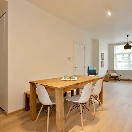 Renovated Apt On Perfect Location Just 1 Minute From Lippenslaan דירה קנוקה-הייסט