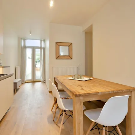 Apartman Renovated Apt On Perfect Location Just 1 Minute From Lippenslaan