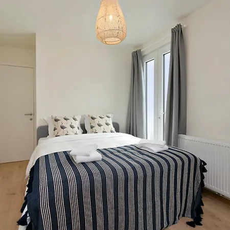 Renovated Apt On Perfect Location Just 1 Minute From Lippenslaan * קנוקה-הייסט