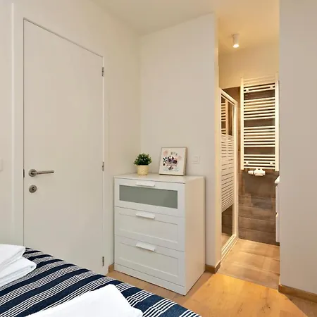 Renovated Apt On Perfect Location Just 1 Minute From Lippenslaan