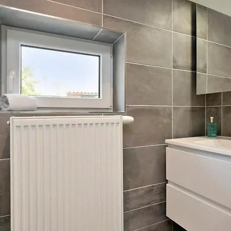 Renovated Apt On Perfect Location Just 1 Minute From Lippenslaan