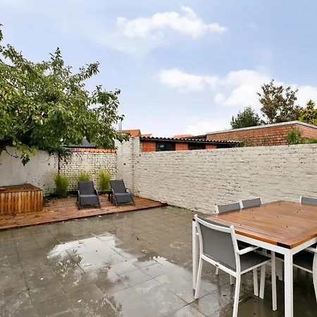 Renovated Apt On Perfect Location Just 1 Minute From Lippenslaan *