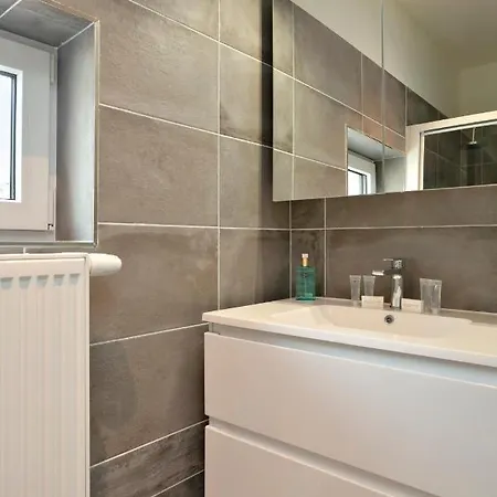 Renovated Apt On Perfect Location Just 1 Minute From Lippenslaan